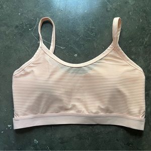 EUC Nike Sports Bra Cross Back Detail Dri Fit